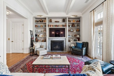 A sophisticated and luxurious townhouse-style condominium - photo 16