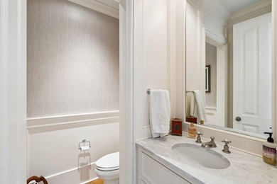 A sophisticated and luxurious townhouse-style condominium - photo 20