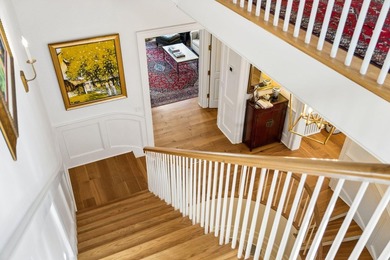 A sophisticated and luxurious townhouse-style condominium - photo 21
