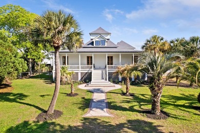 Charming 1920's beach cottage nestled on sought-after Sullivan's - photo 1