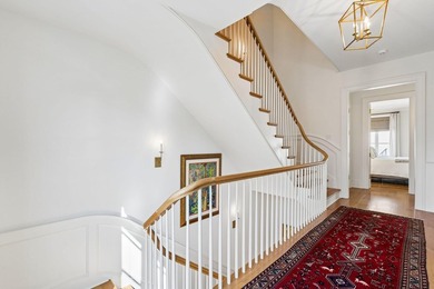 A sophisticated and luxurious townhouse-style condominium - photo 23