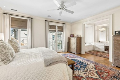 A sophisticated and luxurious townhouse-style condominium - photo 25