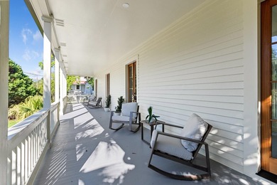 Charming 1920's beach cottage nestled on sought-after Sullivan's - photo 5