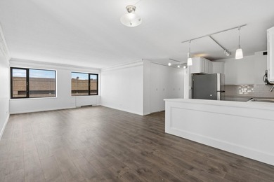 Freshly professionally painted entire unit! Renovated - photo 26