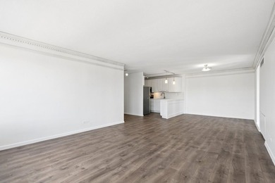 Freshly professionally painted entire unit! Renovated - photo 27
