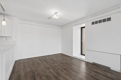Freshly professionally painted entire unit! Renovated - photo 29