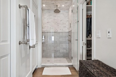 A sophisticated and luxurious townhouse-style condominium - photo 32