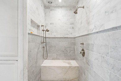 A sophisticated and luxurious townhouse-style condominium - photo 34