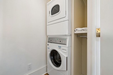 A sophisticated and luxurious townhouse-style condominium - photo 36
