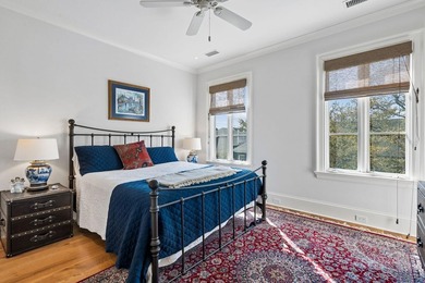 A sophisticated and luxurious townhouse-style condominium - photo 37