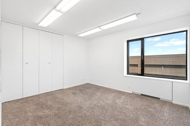 Freshly professionally painted entire unit! Renovated - photo 37