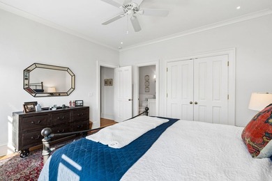 A sophisticated and luxurious townhouse-style condominium - photo 38
