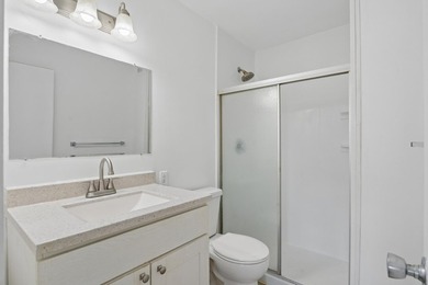 Freshly professionally painted entire unit! Renovated - photo 38