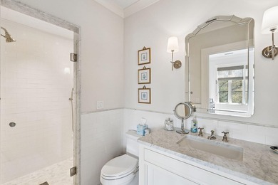 A sophisticated and luxurious townhouse-style condominium - photo 39
