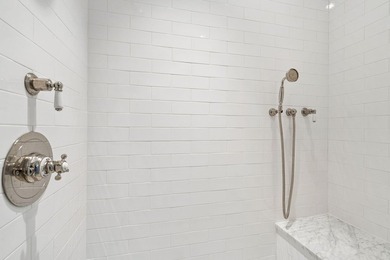 A sophisticated and luxurious townhouse-style condominium - photo 40