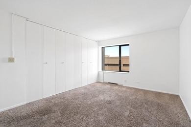 Freshly professionally painted entire unit! Renovated - photo 40