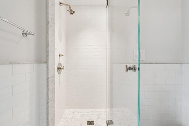 A sophisticated and luxurious townhouse-style condominium - photo 41