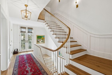 A sophisticated and luxurious townhouse-style condominium - photo 42