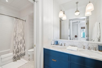 A sophisticated and luxurious townhouse-style condominium - photo 48