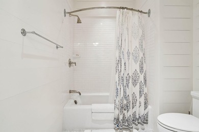 A sophisticated and luxurious townhouse-style condominium - photo 49