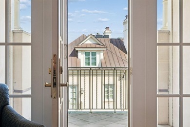 A sophisticated and luxurious townhouse-style condominium - photo 50