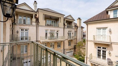A sophisticated and luxurious townhouse-style condominium - photo 52