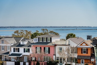 A sophisticated and luxurious townhouse-style condominium - photo 54