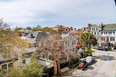 A sophisticated and luxurious townhouse-style condominium - photo 56