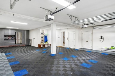 A sophisticated and luxurious townhouse-style condominium - photo 59