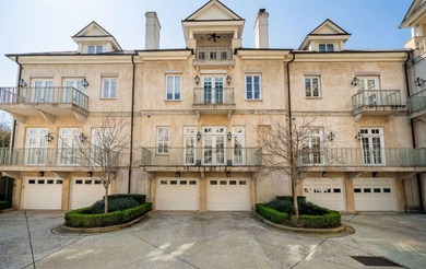 A sophisticated and luxurious townhouse-style condominium - photo 60