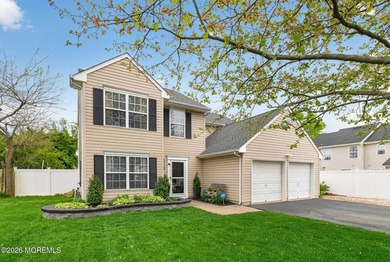 Don't miss the opportunity to own this beautifully maintained - photo 1