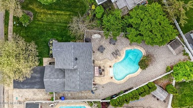 Don't miss the opportunity to own this beautifully maintained - photo 4