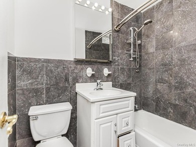 COMMUTERS DREAM LOCATION! Sun drenched 1 BR/Junior 4. Alcove