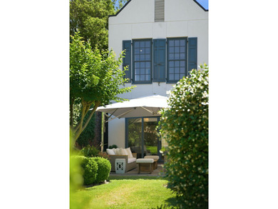 Tucked away on one of Charleston's most coveted hidden alleys, 4 - photo 2