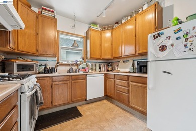 Surrounded by an abundant orchard, this sunny Bay Area Edwardian - photo 14