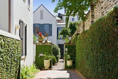 Tucked away on one of Charleston's most coveted hidden alleys, 4 - photo 4