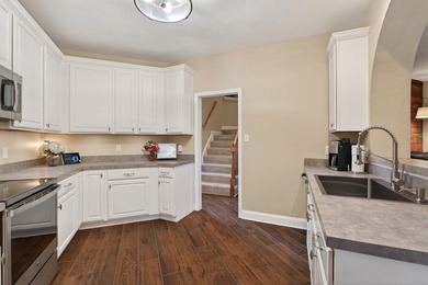 Exceptional value in the Hollies neighborhood at Bay Creek. This - photo 14