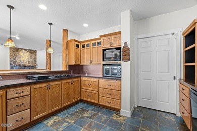 Hidden Cove Beckons - a rare 5 bedroom lakefront sanctuary where - photo 15