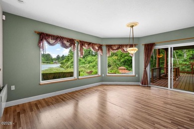 Hidden Cove Beckons - a rare 5 bedroom lakefront sanctuary where - photo 18
