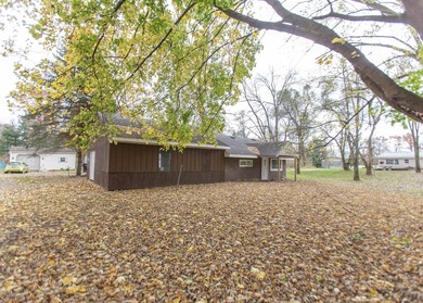 Wake up to lake life. Tucked just a short walk from the Wall - photo 20