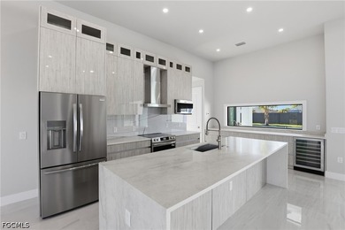 IMPROVED PRICE! - ready to move in Brand-New Luxury Home with - photo 8
