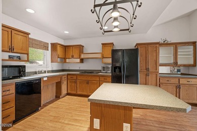 Hidden Cove Beckons - a rare 5 bedroom lakefront sanctuary where - photo 36
