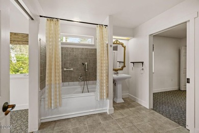 Hidden Cove Beckons - a rare 5 bedroom lakefront sanctuary where - photo 38