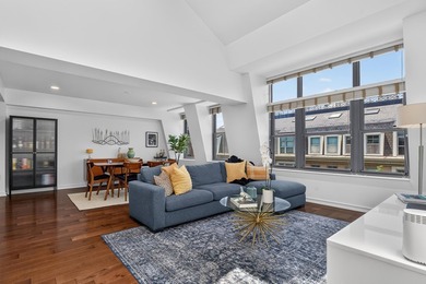 This stunning and contemporary 1,486 sq. ft. penthouse 3 bed 2 - photo 3
