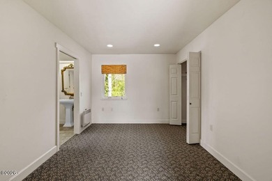 Hidden Cove Beckons - a rare 5 bedroom lakefront sanctuary where - photo 52