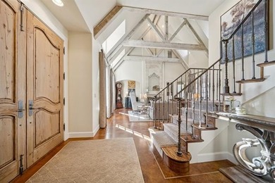Experience sophisticated, fully furnished urban living on five - photo 9