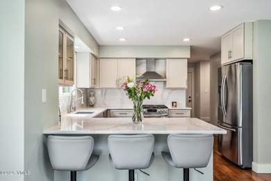 Bright, sun-filled, and completely turnkey, this beautifully - photo 9