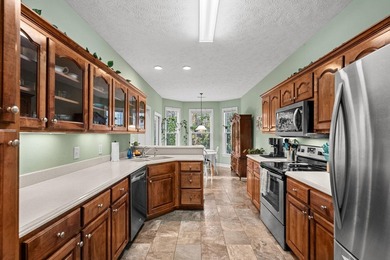 BEST VALUE IN HILLSBOROUGH - CUL-DE-SAC LOCATION + PRIVATE - photo 5