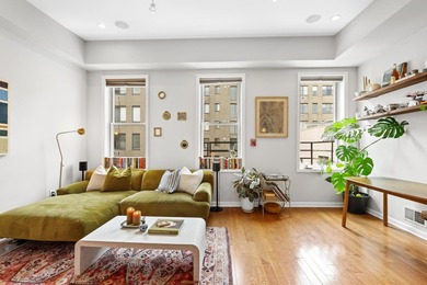 Welcome to this beautifully maintained, 861-square-foot - photo 1