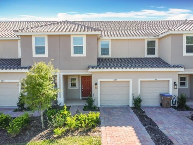 Lake Townhome/Townhouse For Sale in Kissimmee, Florida